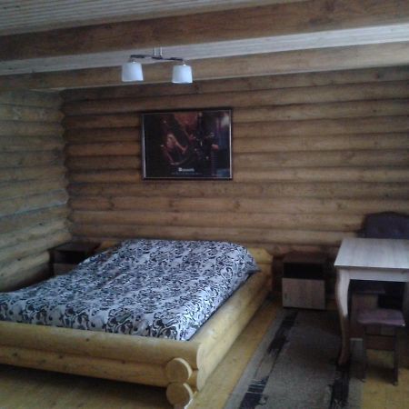 Boykivskiy Dvir Hotel Yasenitsa Zamkova Екстериор снимка