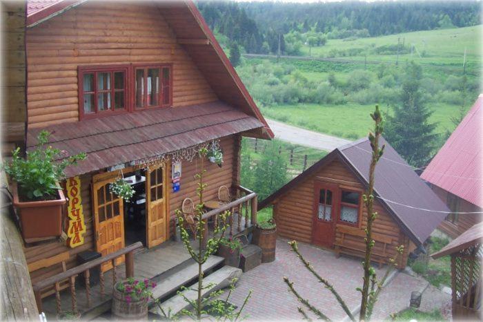 Boykivskiy Dvir Hotel Yasenitsa Zamkova Екстериор снимка