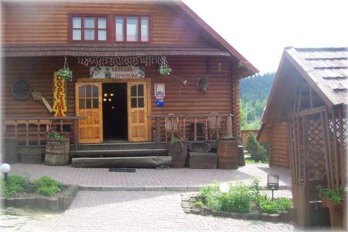 Boykivskiy Dvir Hotel Yasenitsa Zamkova Екстериор снимка