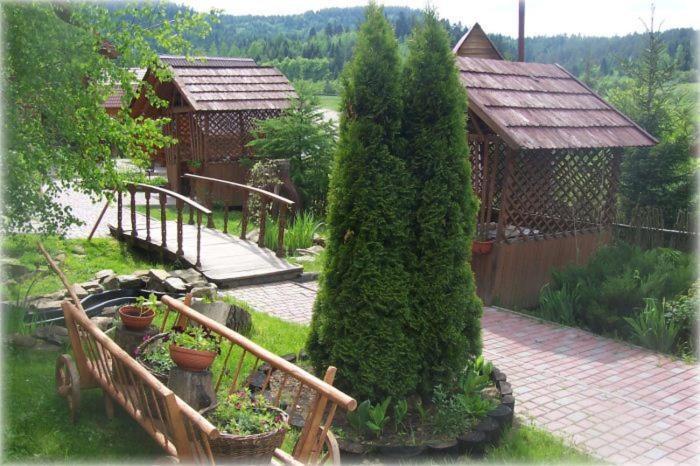 Boykivskiy Dvir Hotel Yasenitsa Zamkova Екстериор снимка