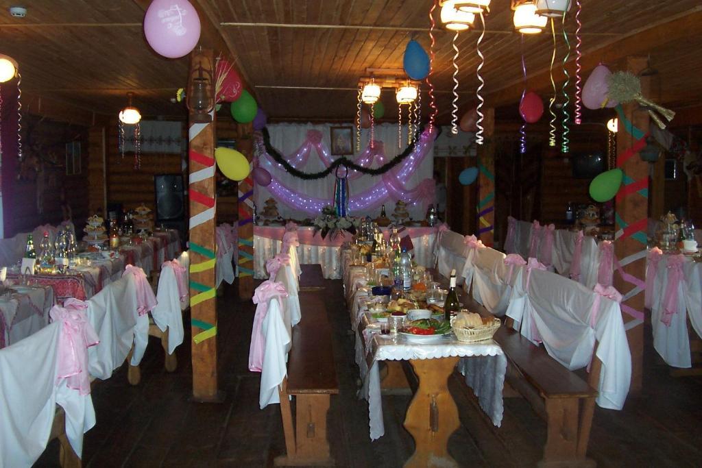 Boykivskiy Dvir Hotel Yasenitsa Zamkova Екстериор снимка
