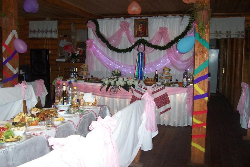 Boykivskiy Dvir Hotel Yasenitsa Zamkova Екстериор снимка