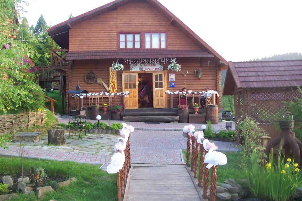 Boykivskiy Dvir Hotel Yasenitsa Zamkova Екстериор снимка