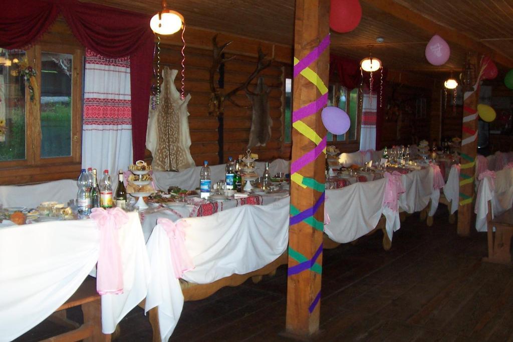 Boykivskiy Dvir Hotel Yasenitsa Zamkova Екстериор снимка