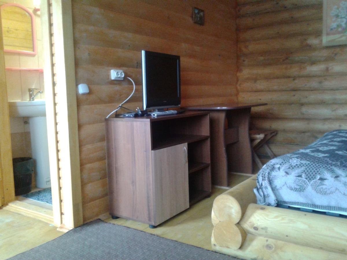 Boykivskiy Dvir Hotel Yasenitsa Zamkova Екстериор снимка