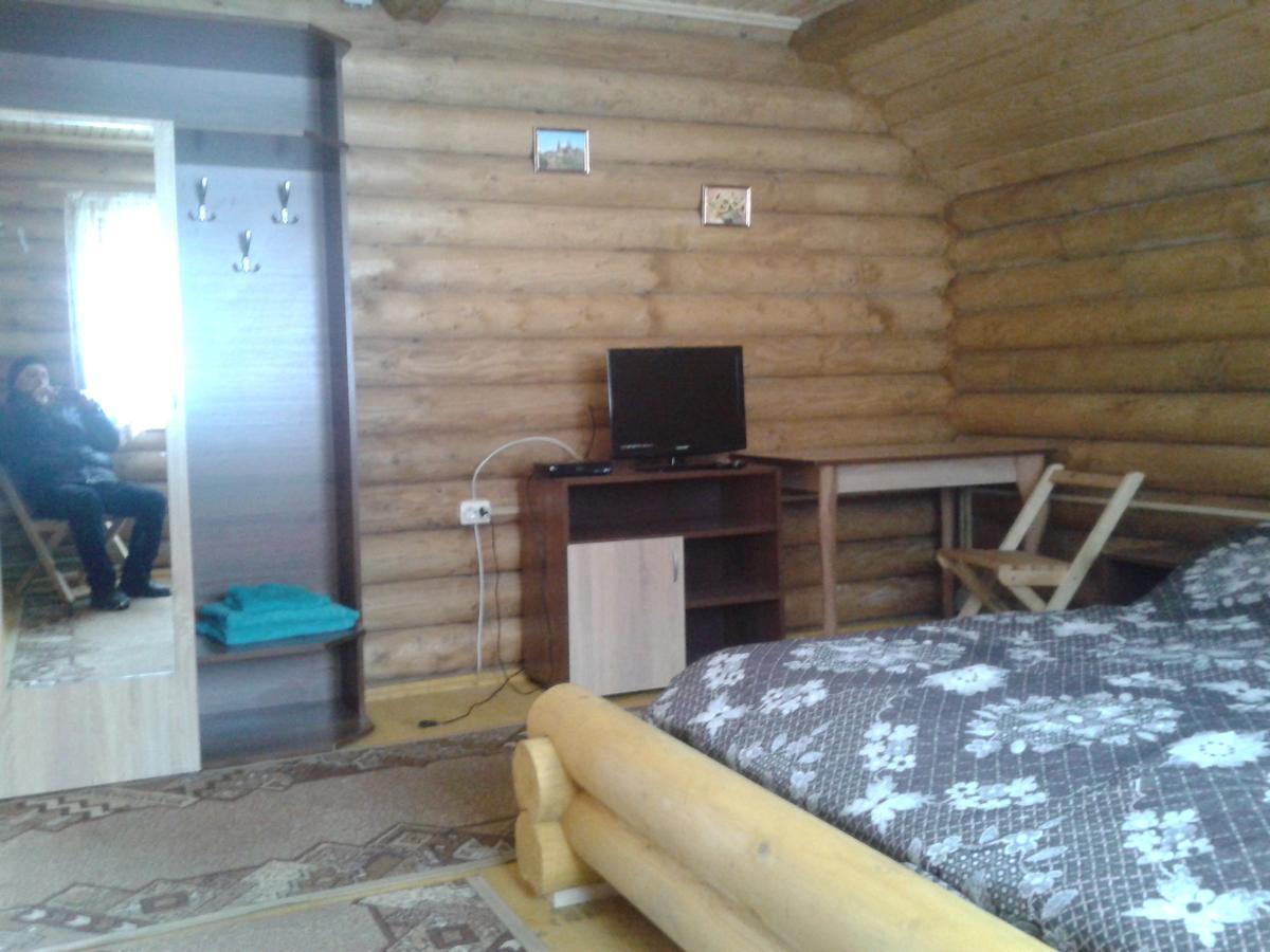 Boykivskiy Dvir Hotel Yasenitsa Zamkova Екстериор снимка